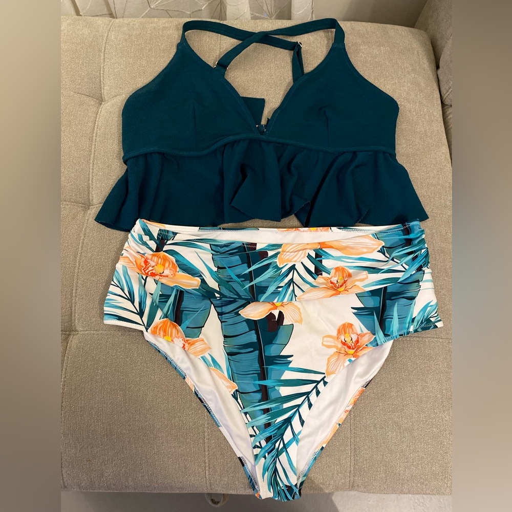 Cupshe Green and Floral Ruffle Plus Size Bikini